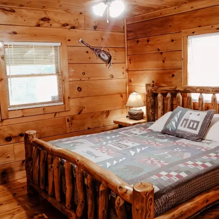 "Sweet Life" Log Cabin Creekside, Trout Fishing, Foosball, Hot Tub and Firepit