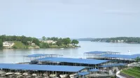 Executive 2 Bedroom Condo. Amazing Lakefront Views. Top Floor.  No Stairs. - Træningscentre