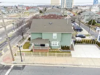 Spacious and Modern Updated 3 BR Home Near Beaches and Shopping/ Casinos - 4-Star