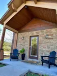 Family getaway, pool, bunk room, private deck, close to lake and Thunder Ridge - Boutique