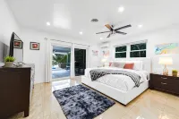 4BR/3BA Miami Welcoming Waterfront Wonder w/ Pool! - Wifi