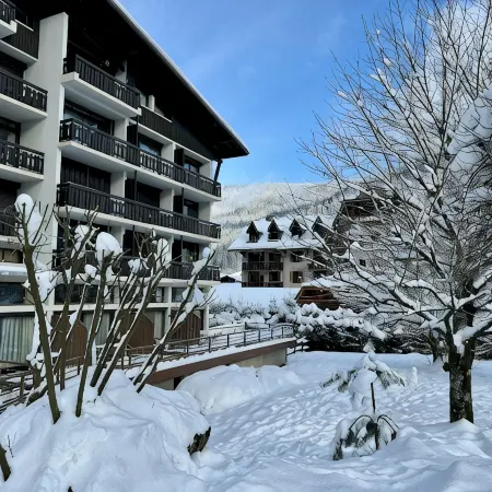 Modern, spacious apartment in the centre of Morzine near the ski lifts.