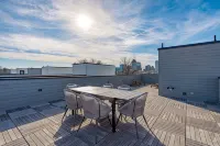 Spacious 4 Bedroom House in Charming Downtown Raleigh with Amazing Views! - 5-Star