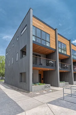 Townhome with Stunning Views & Modern Finishes - balcony