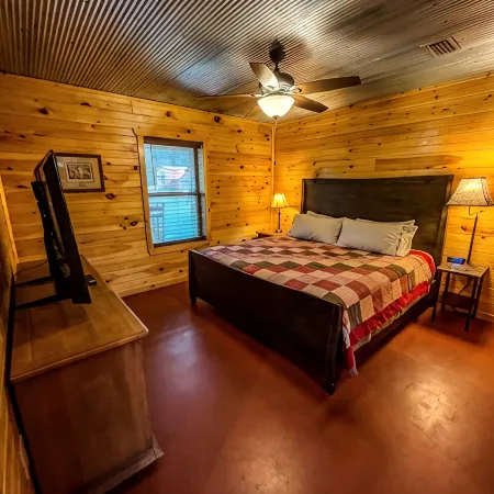 New Cabin just minutes from Sylamore Creek and close to town!