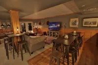 Luxury Mountain Lodge: Hot Tub and Incredible Mountain Views - Hytter