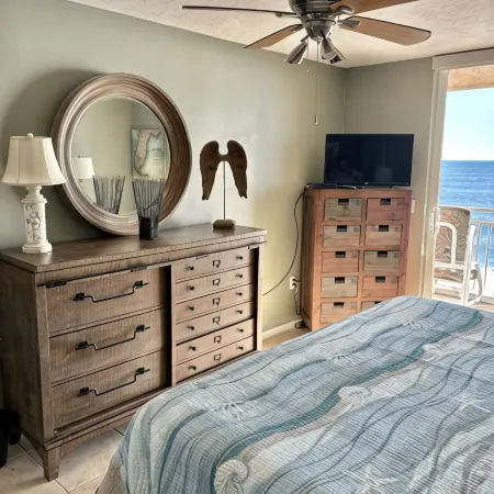 Book Your Vacation in This Beautiful Unit! New Livingrm and Prem. King Mattress