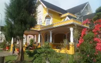 Villa Kota Bunga Widuri -  Ferienhäuser