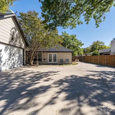 New Home-Hot Tub-GameRoom-Pool Table-10Min to DFW Airport-12 Min from Downtown