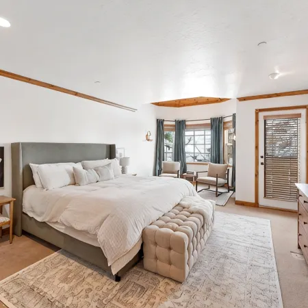 Luxe Chalet - Sleeps 15
