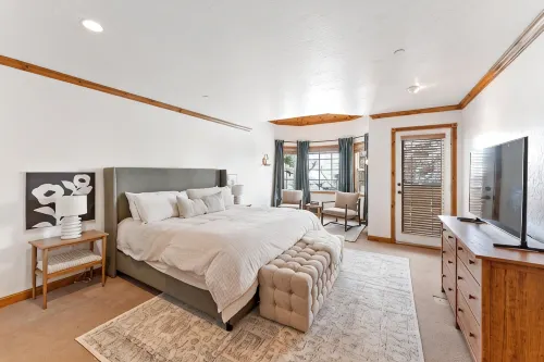 Luxe Chalet - Sleeps 15 - Wifi