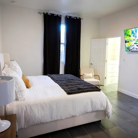 BaeCation Dania! Near Fort Lauderdale Airport, Beach & Casino!Pool & Jacuzzi!
