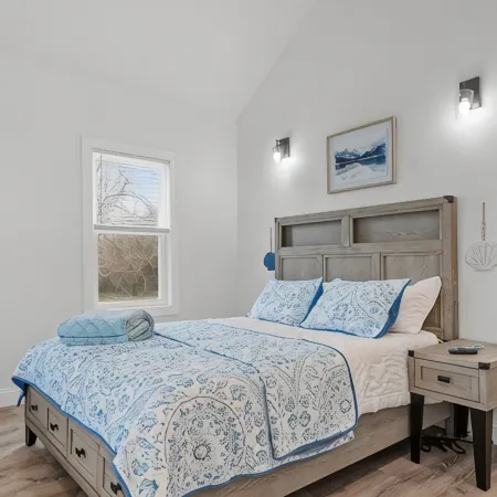 Entire House Minutes from Newport, RI. Near Beaches.