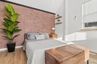 Spacious Industrial Style Guesthouse - 홈스테이