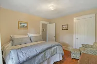 Historic house on tree lined red brick street of historic homes. - Wifi