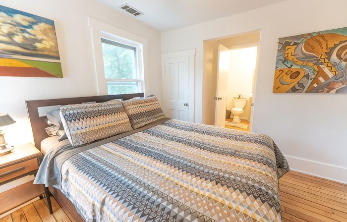 Vintage Space! 60 Seconds from Downtown Lee Summit