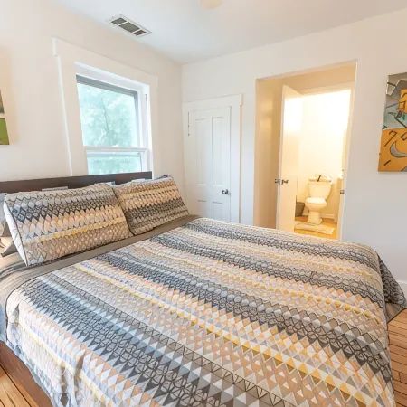 Vintage Space! 60 Seconds from Downtown Lee Summit