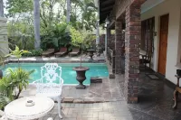 Royal Game Guest House - Swimmingpools