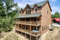 Breathtaking Cabin in Perfect Location W A Private Pool and Coutnless Amenities! - สระว่ายน้ำส่วนตัว