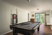 Southwest Mountain Getaway w/ Hot Tub & Game Room, Pet-Friendly - Familievenlig
