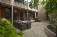 Secluded & Spacious 1BR Condo – Central in OTR - Alloggi