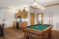 Luxury Home with Amazing Lake & Mountain Views, Game Room, Hot Tub, Lake Access! - Bjergudsigt