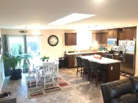 Beautiful 3 bed 2 bath house 2mi from ferry to downtown Seattle - Pools
