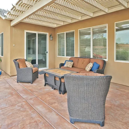 Walk to Caochella, Beautiful home on the golf course, Private pool, Sleeps 10