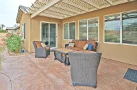 Walk to Caochella, Beautiful home on the golf course, Private pool, Sleeps 10 - Gym