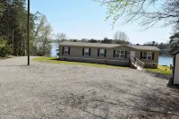 The Lake House     Lake front/Private Dock/ Sleeps 12 - 3-Star