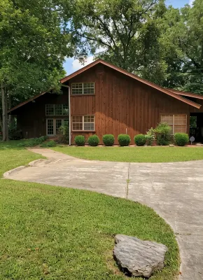 Beautiful River Front Cabin with Private Dock! Perfect spot for Trout Fishing! - con encanto