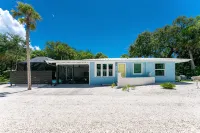 🐬NO DAMAGES, ACCEPTING BOOKINGS, New Private Heated Pool and Hot Tub🐬 - 4-Star