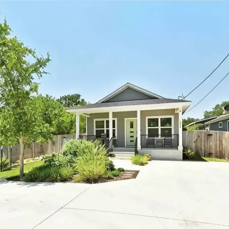 Stone’s Throw Stay -  Less than a Mile from Lake LBJ