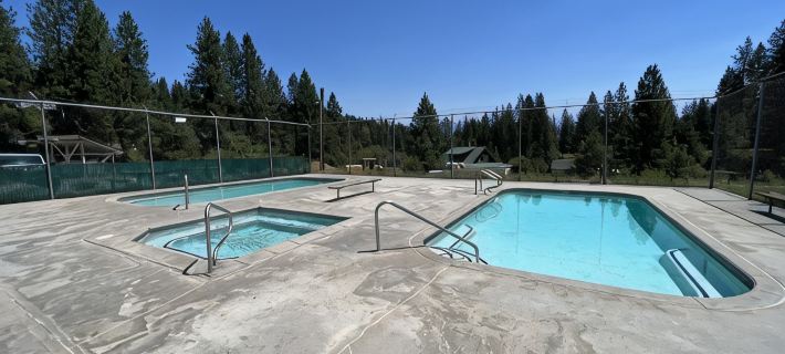 Cutthroat Cabin: Large cabin with creek, 5 min. to Terrace Lakes for golf Hotels in Boise County