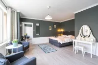The Rose Suites - Bed and Breakfasts