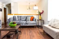 Bright & Private Home ~ Close To Downtown MQT - 3성급