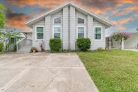 Waterfront retreat with boat dock & private ramp right off the river - WiFi