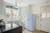 Newport, Pet Friendly 1 Bedroom Cottage. Walk to Water. Book Early & Save - 2-stjärniga