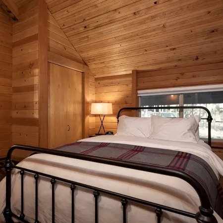 10 Star Retreat! Hot Tub/Bonus Room/Loft/AC/Sharc/Bikes & Fully Remodeled Fun!