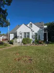 Discounted Charming 2-Bedroom Main-Level Triplex in Rochester - บังกะโล
