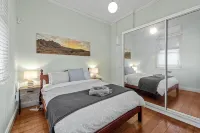 Comfy Character QLD’r ~ 3Bed House w/Parking - 2 ดาว