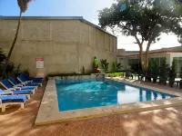 Hotel Las Dalias Inn - Kolam Renang