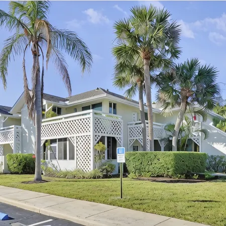 Coastal 1 Bdrm Villa w/Private Balcony in a Tropical Oasis