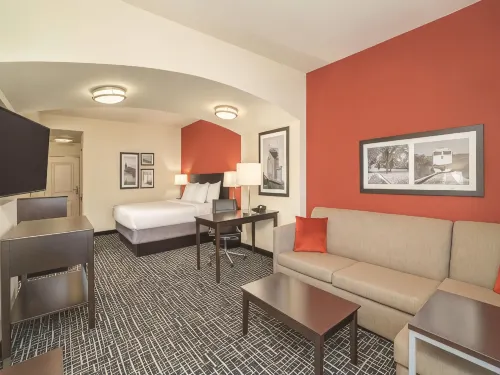 La Quinta Inn & Suites by Wyndham Smyrna TN - Nashville - parking