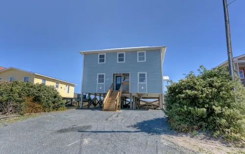 Pelican's Landing beachfront  Home - recent 250K renovation - Strand