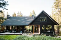 Après Cabin - Designer Lakeside Cabin, North Cascades Nat'l Park, Gear Garage - Chalets