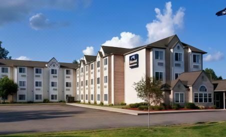Microtel Inn & Suites by Wyndham Roseville/Detroit Area - Housity