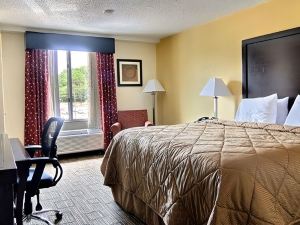 Quality Inn & Suites Greenville Near Downtown