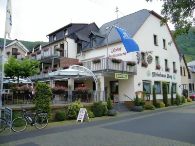 Weinhaus Berg Hotels in der Nähe von Kurfürstliches Schlösschen