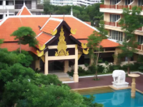 Avalon Beach Resort Hotels near Jomtien Beach